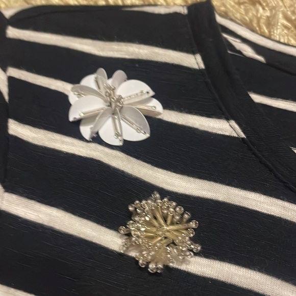 TALBOTS‎ Black & White Striped Short Sleeve Flower Shirt Medium - Picture 6 of 8